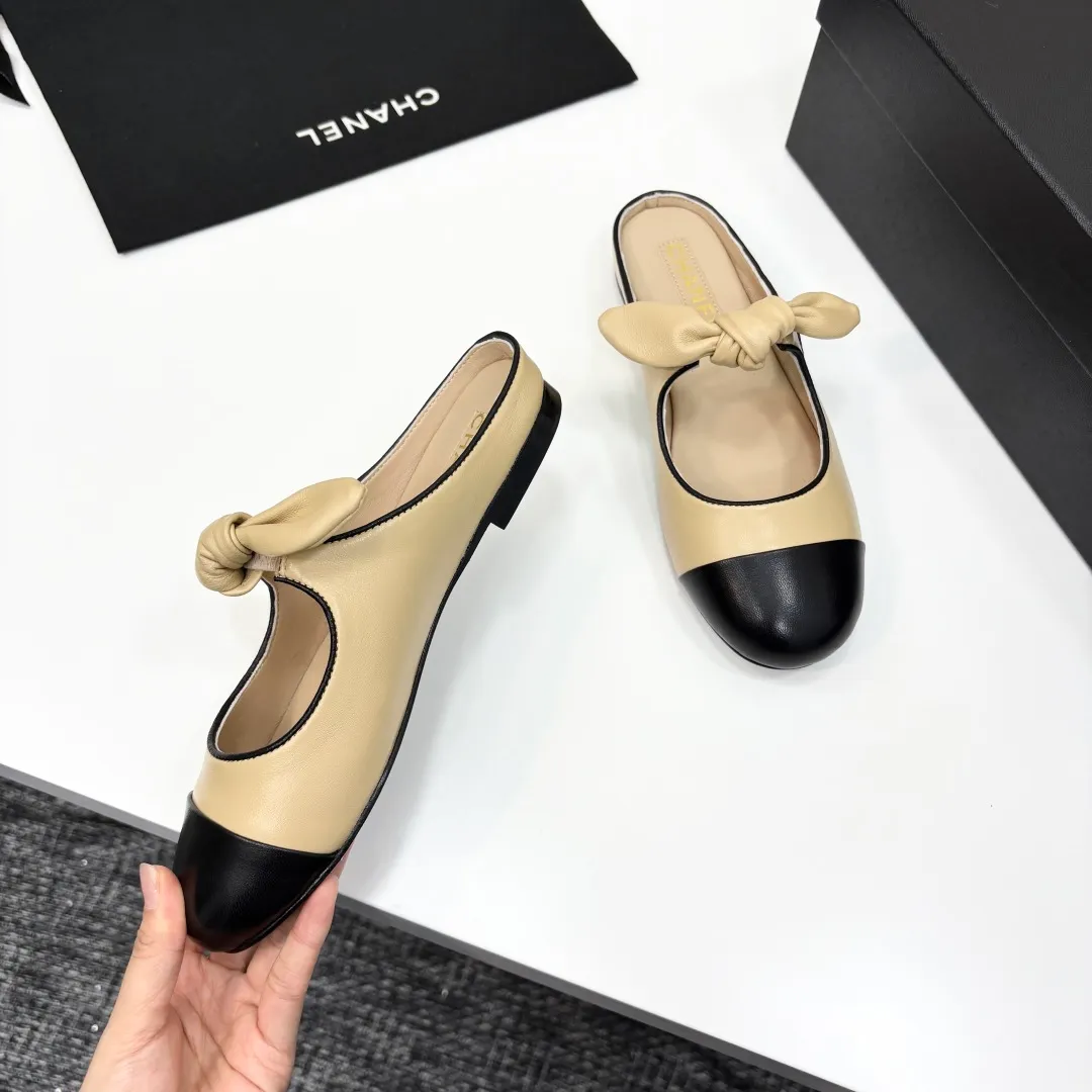 👟👟Ex-factory price 480👟👟 Chanel 25C Early Spring Mary Jane Shoes Series This season’s shoes are all great! The pure black Mary Jane is very comfortable on the feet and the upper leather is also very soft, so you don’t have to worry about rubbing your feet. The bunny ears are also very cute, and the black and white color matching and black fabric cover are very nice. Upper cowhide, inner sheepskin, genuine leather outsole Size: 35-39 40/41 Customized, non-refundable and non-exchangeable